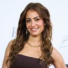 Hiba Abouk habla así de lo que vio en París mientras vivía y lo compara con España: da una de cal y otra de arena