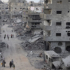 Israel mata a otros 3 gazatíes y ataca campamento de refugiados, pese a alto al fuego