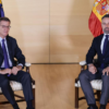 Feijóo telefonea a Abascal para preparar el relevo de Mazón, pero no acuerdan ningún nombre