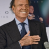 Revelan mensajes de denunciante de Julio Iglesias