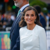 La reina Letizia, por tercera vez en España con el papa León XIV: triplete de blanco y su curioso gesto en la Sagrada Familia que todos podemos entender
