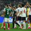 El inglés Jarell Quansah recibe dos partidos de sanción por su roja ante México